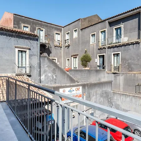 Guesthost - Centrocatania - Two-level Appartement Catánia